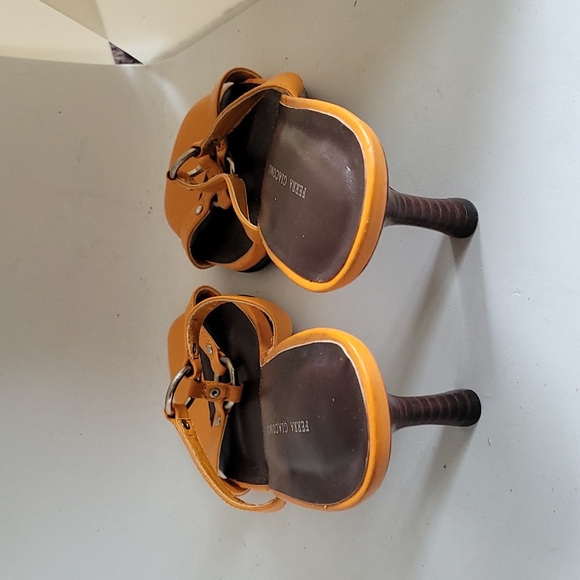 Orange 2.5" heels size 8.5 - Picture 3 of 6